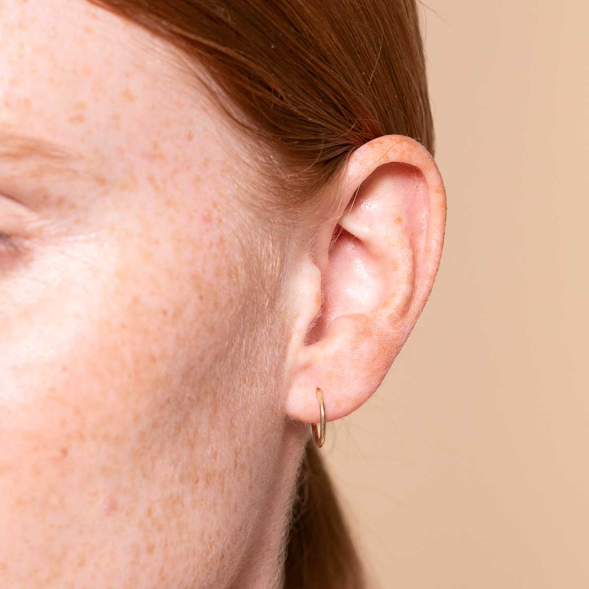 Seamless Hoop 1mm in Solid Gold
