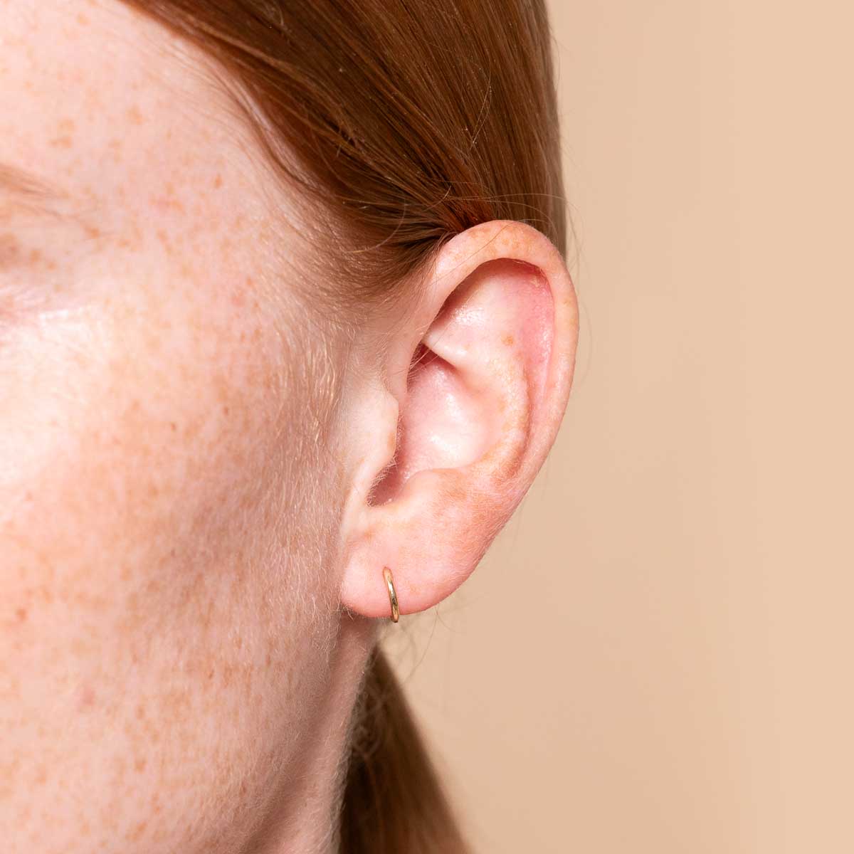 Seamless Hoop 1mm in Solid Gold