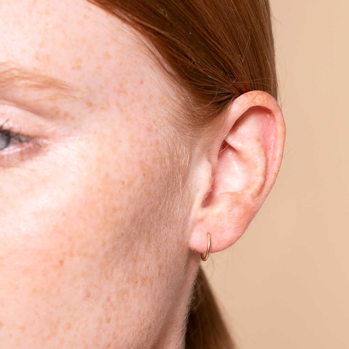 Seamless Hoop 1mm in Solid Gold