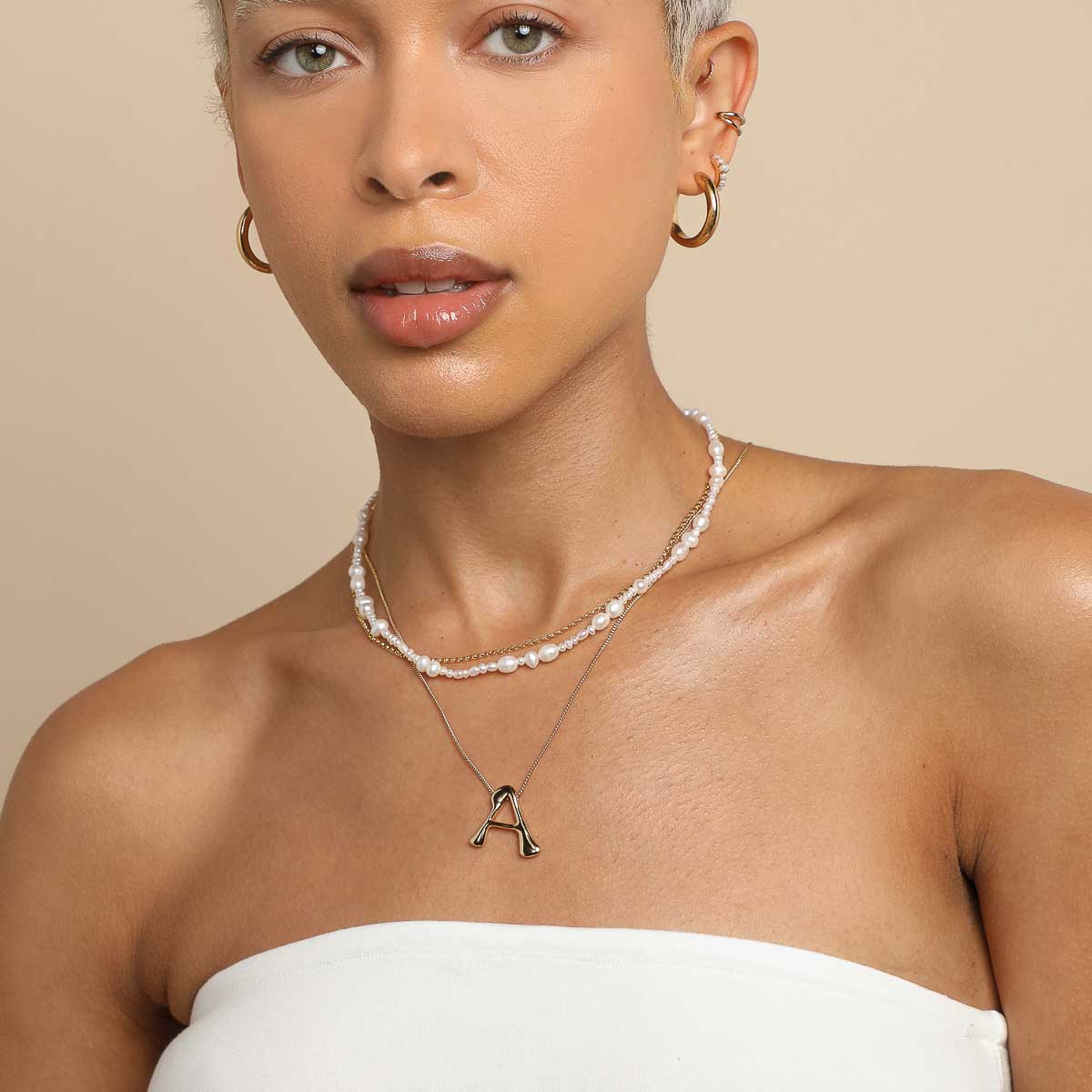 A Initial Bold Pendant Necklace in Gold