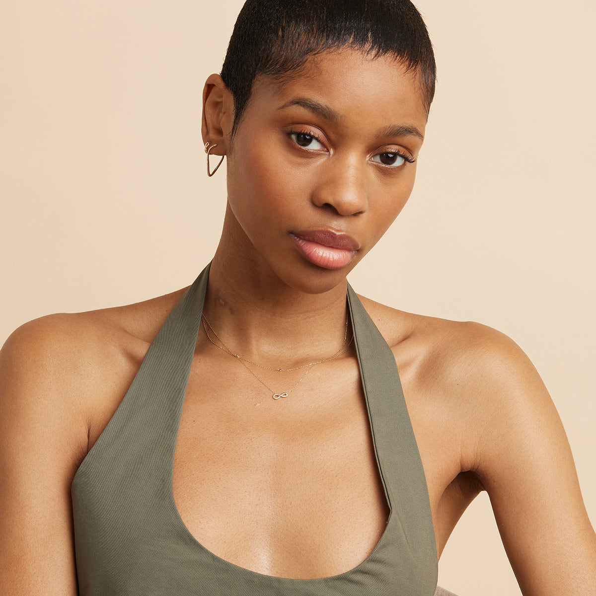 Infinite Pendant Necklace in Solid Gold