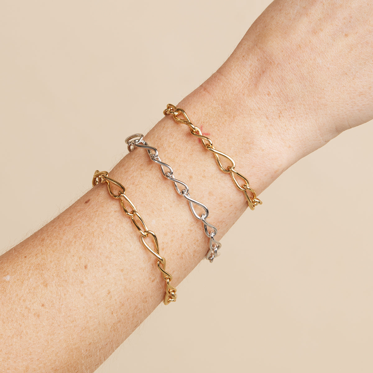 Infinite Chain Bracelet in Gold