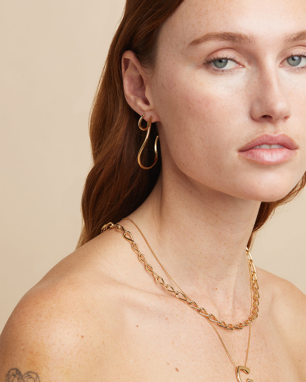 Infinite Hoops in Gold