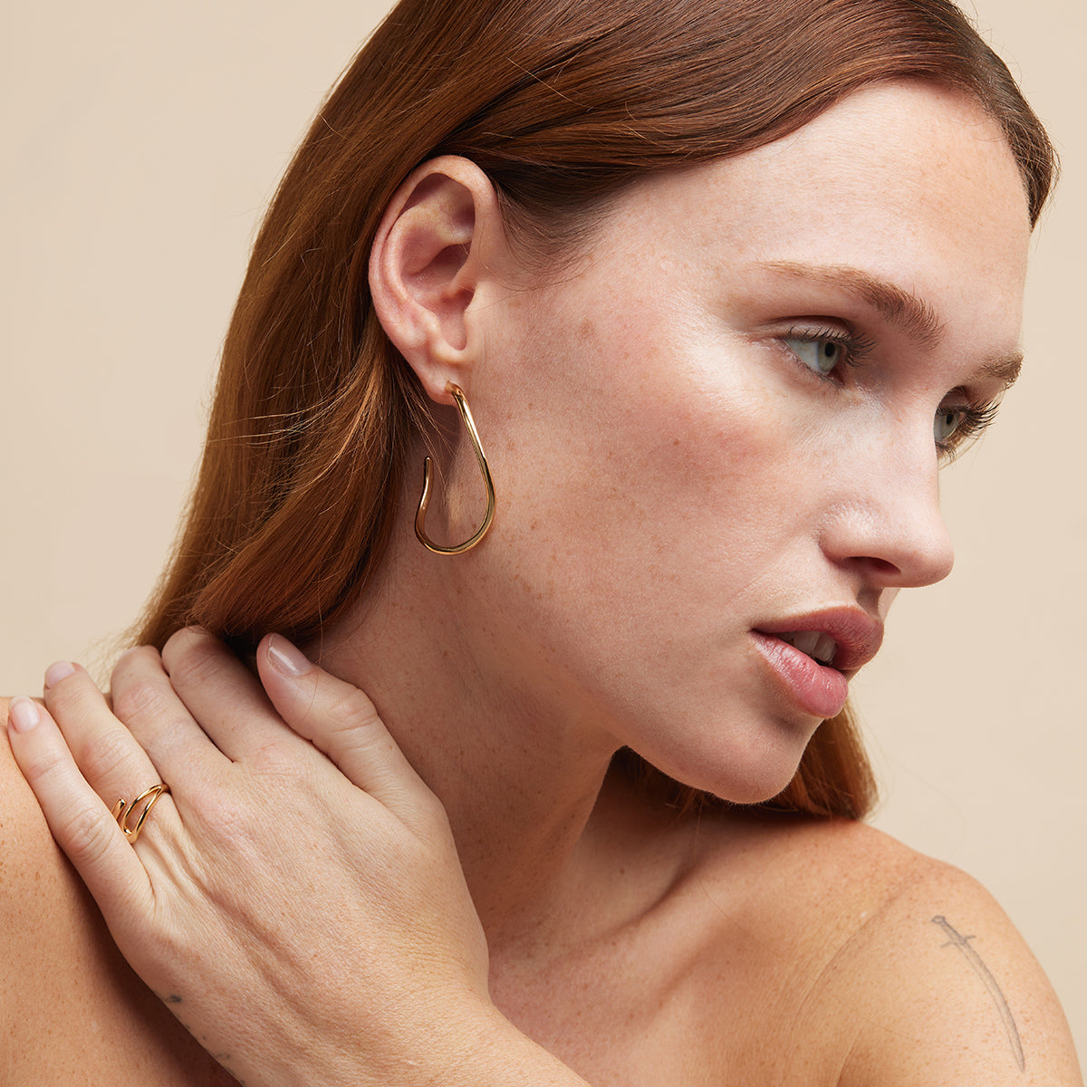 Infinite Hoops in Gold