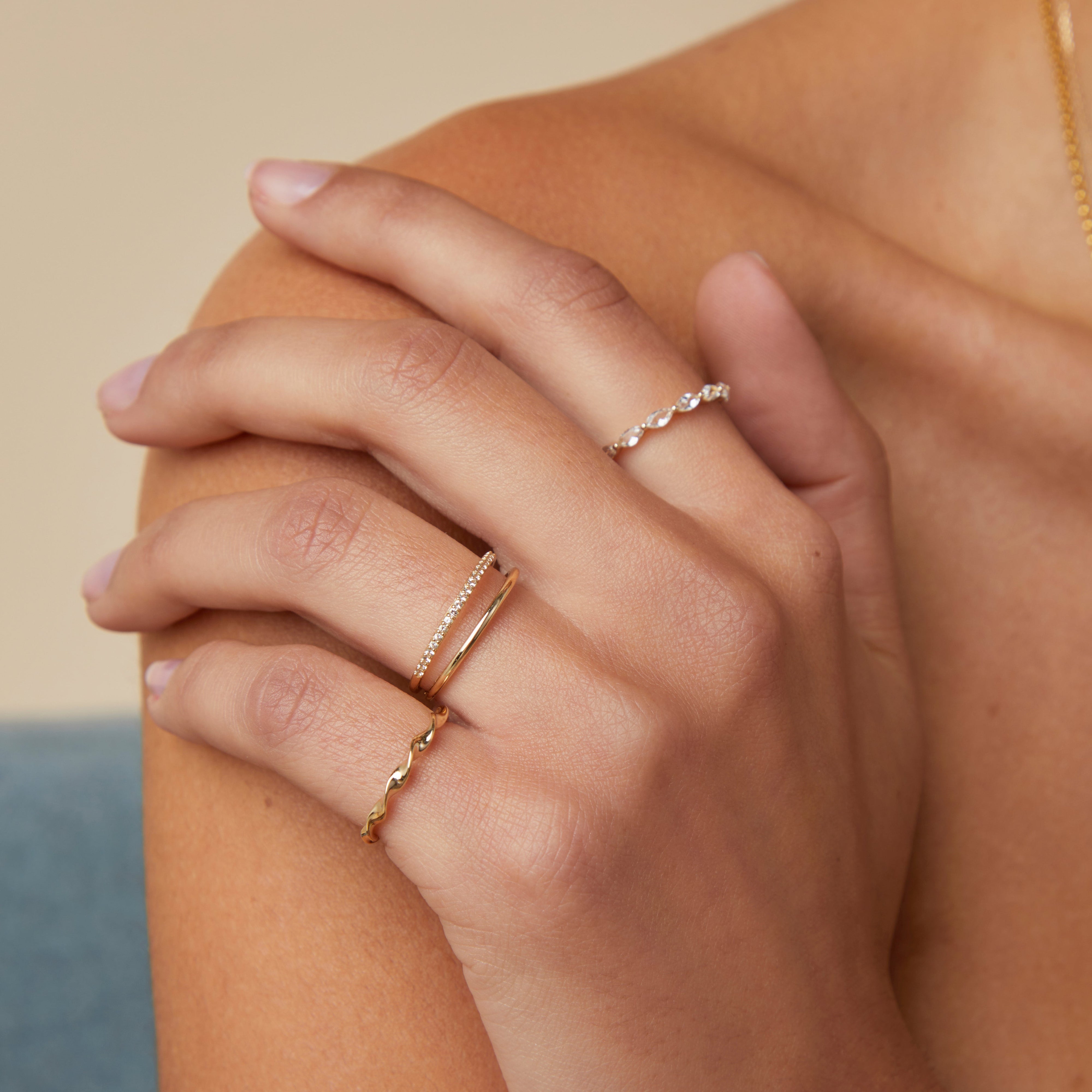 Twist Band Ring in Solid Gold