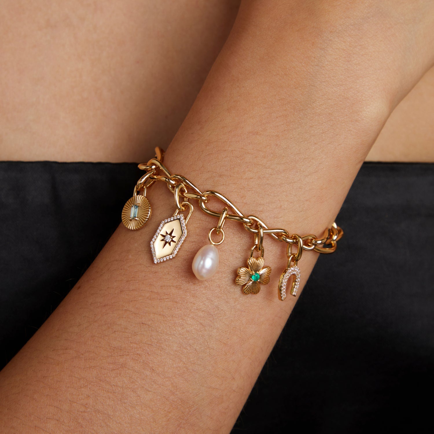 Horseshoe Clip Charm in Gold