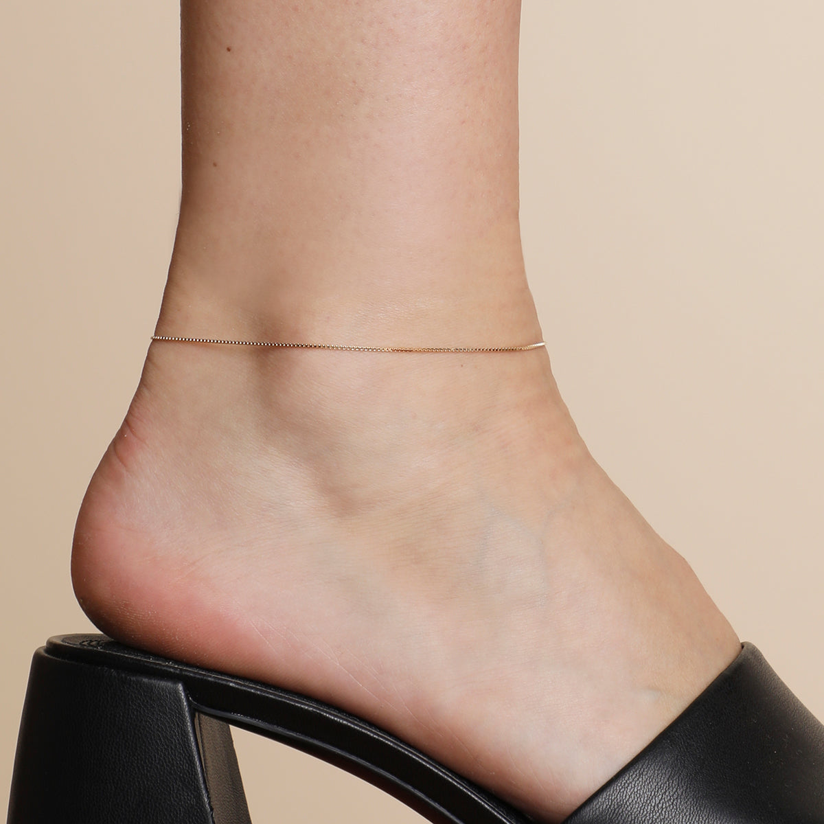 Shoreditch Chain Anklet in Solid Gold-Astrid & Miyu