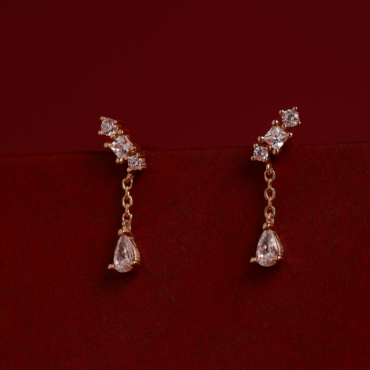 Magic Charm Studs Cracker in Gold