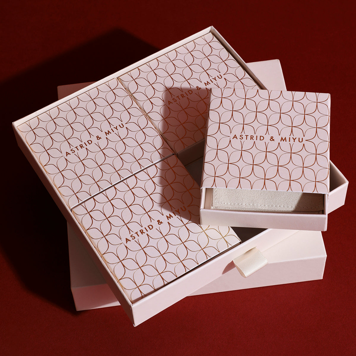 Piccadilly Necklace Charming Gift Set in Gold