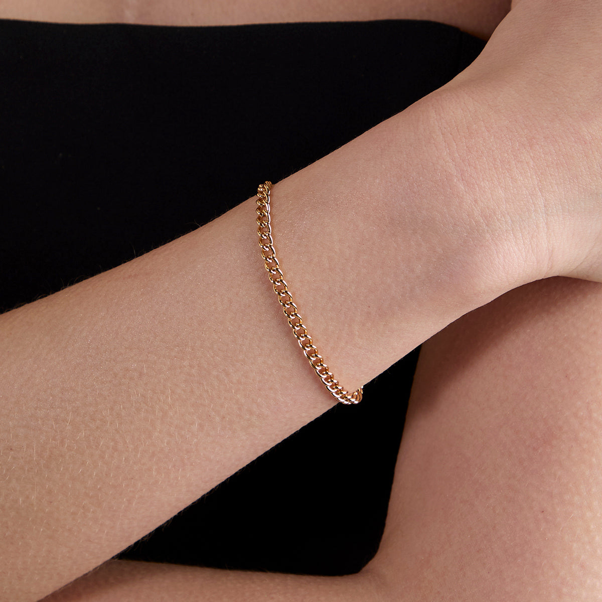 Bold Essential Curb Chain Bracelet in Gold