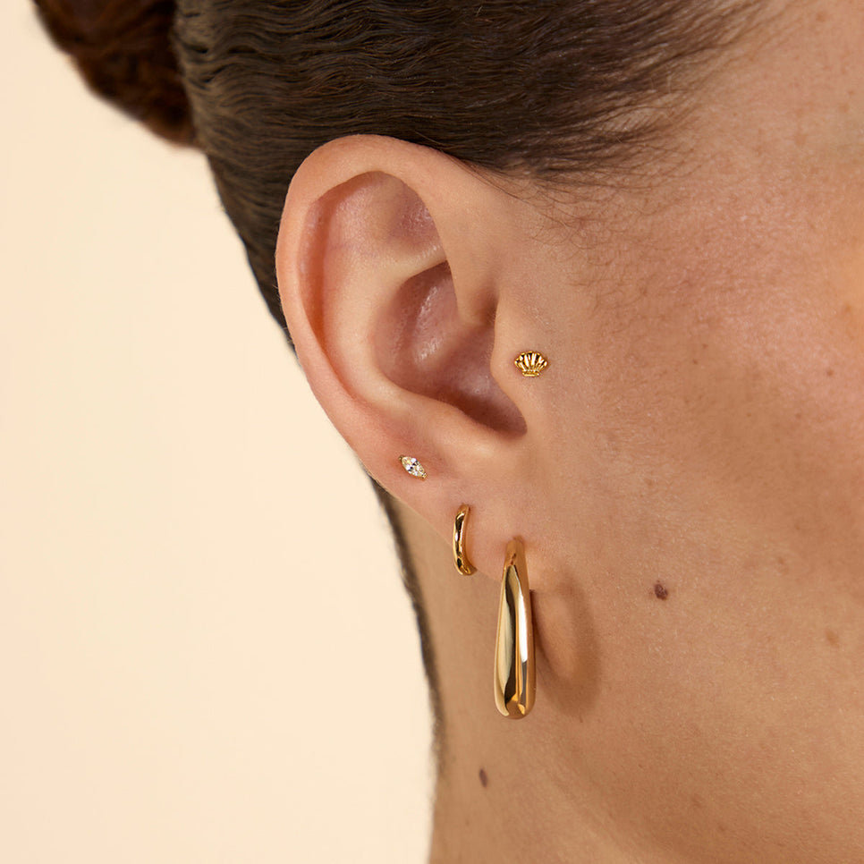 Shell Titanium Piercing Stud in Gold