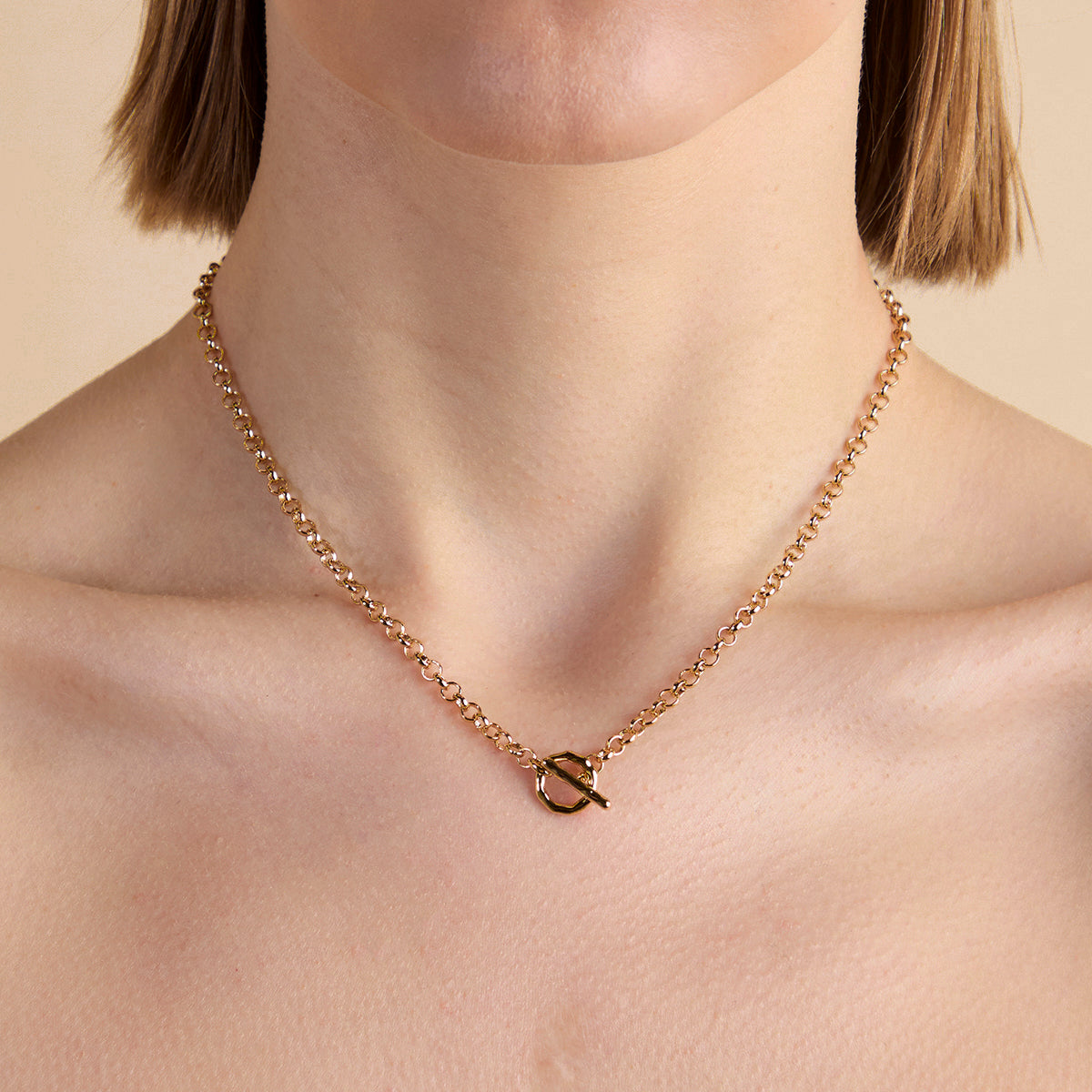 T-Bar Chain Necklace in Gold