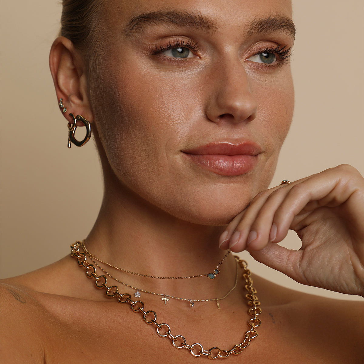 Opal Bezel Pendant Necklace in Gold