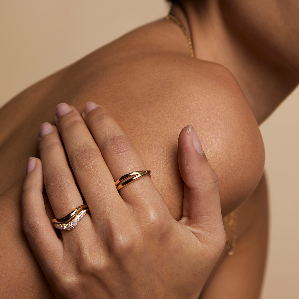 Crossover Illusion Band Ring in Gold