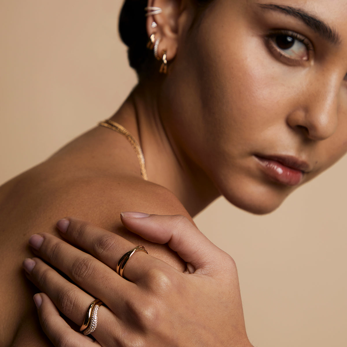 Crossover Illusion Band Ring in Gold