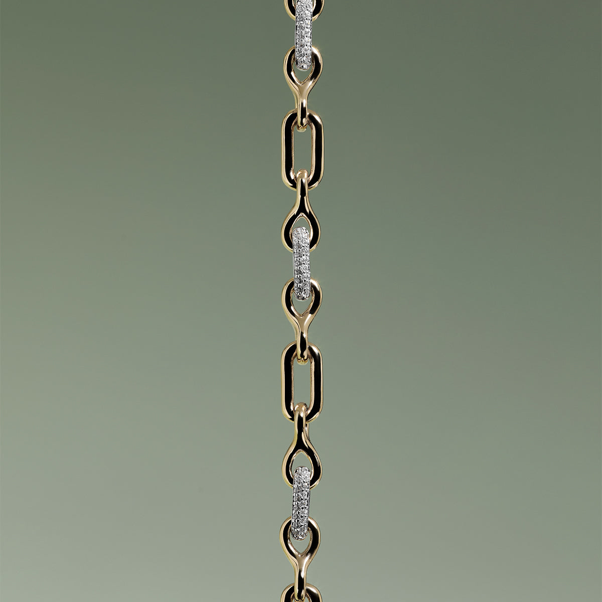 Pavé Chain Link Bracelet in Gold