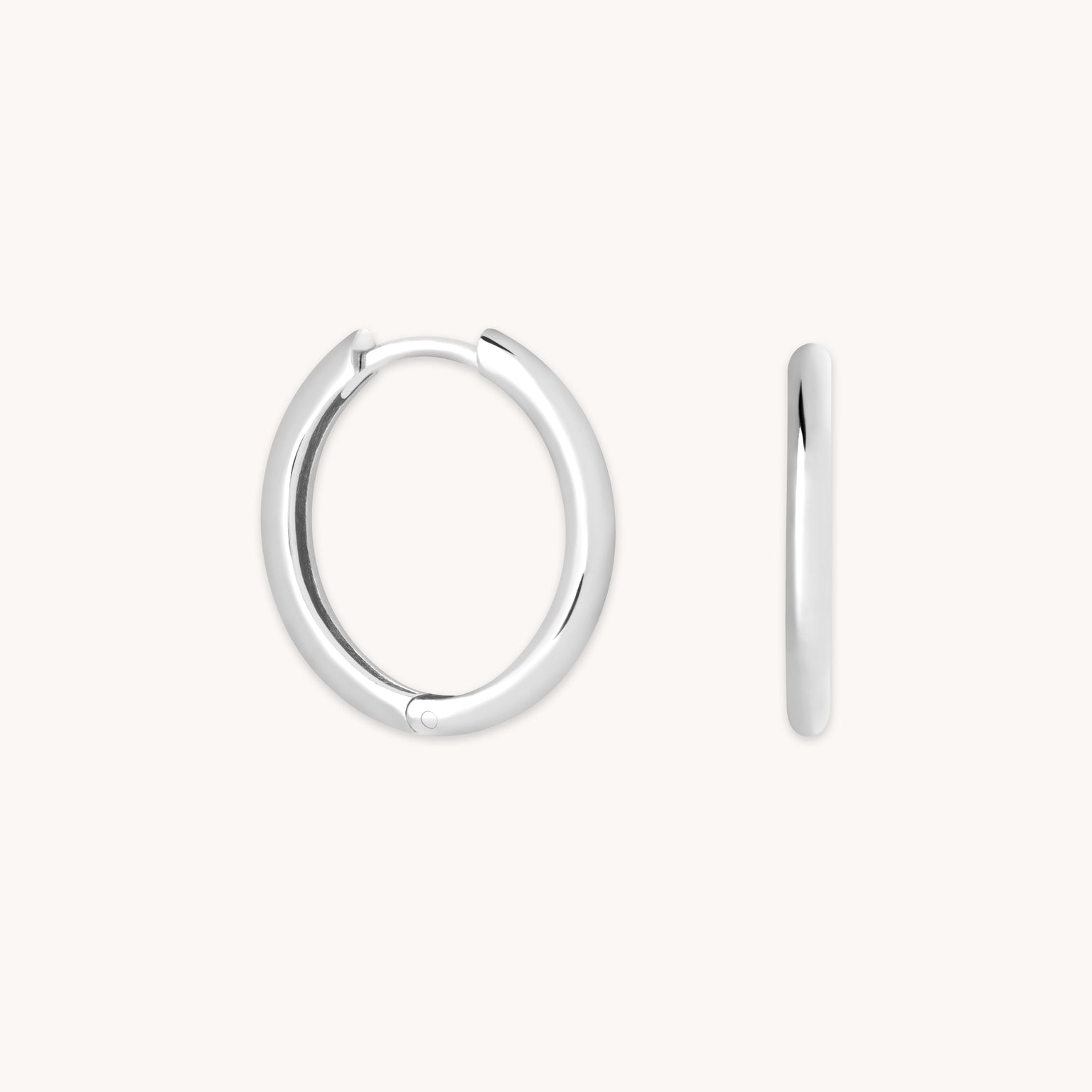 Core Collection SS23 - Essential Medium Hoops in Silver - Hoop Earrings - Astrid & Miyu