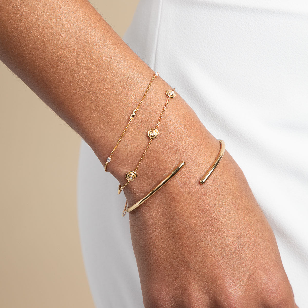 Shell Crystal Charm Bracelet in Gold