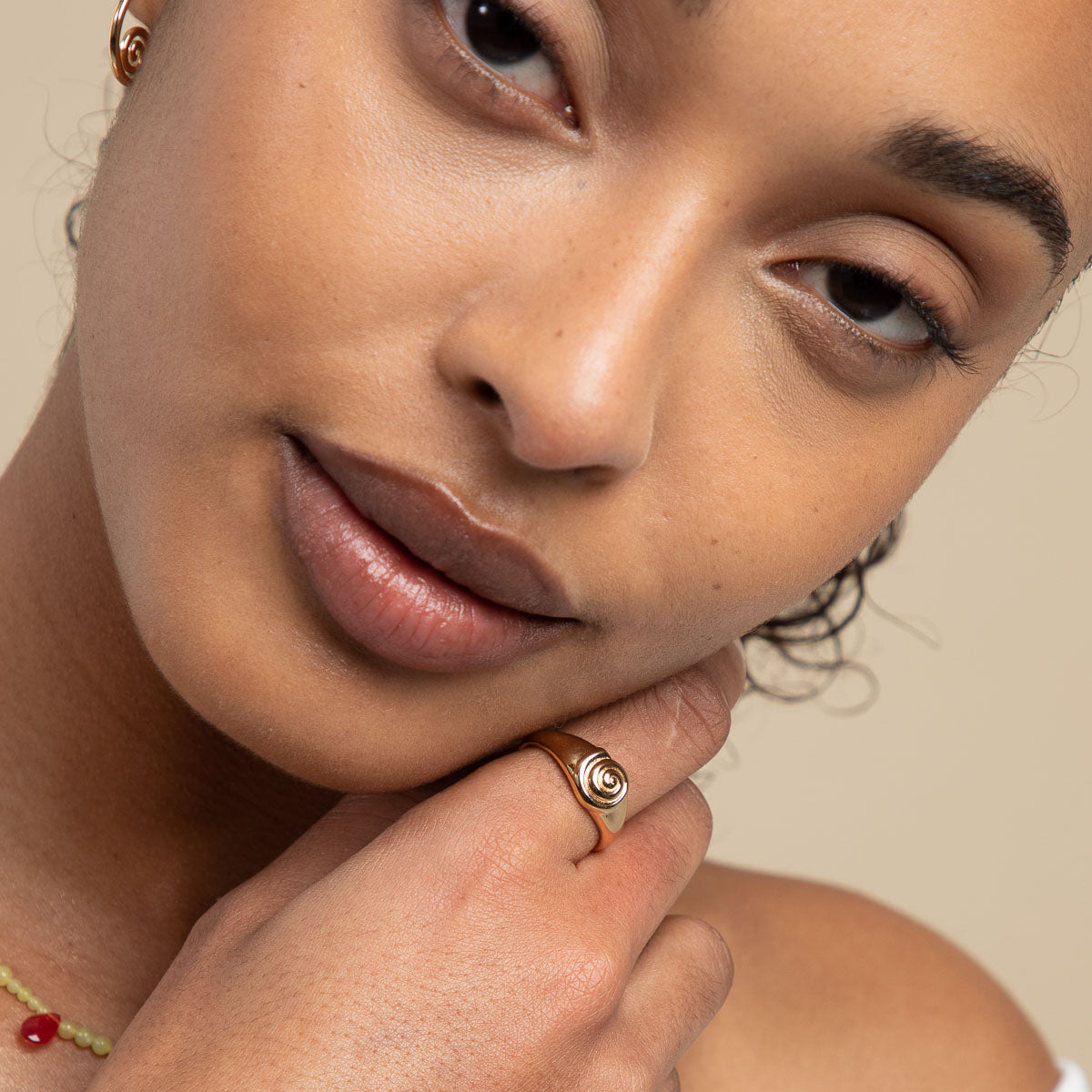Shell Signet Ring in Gold
