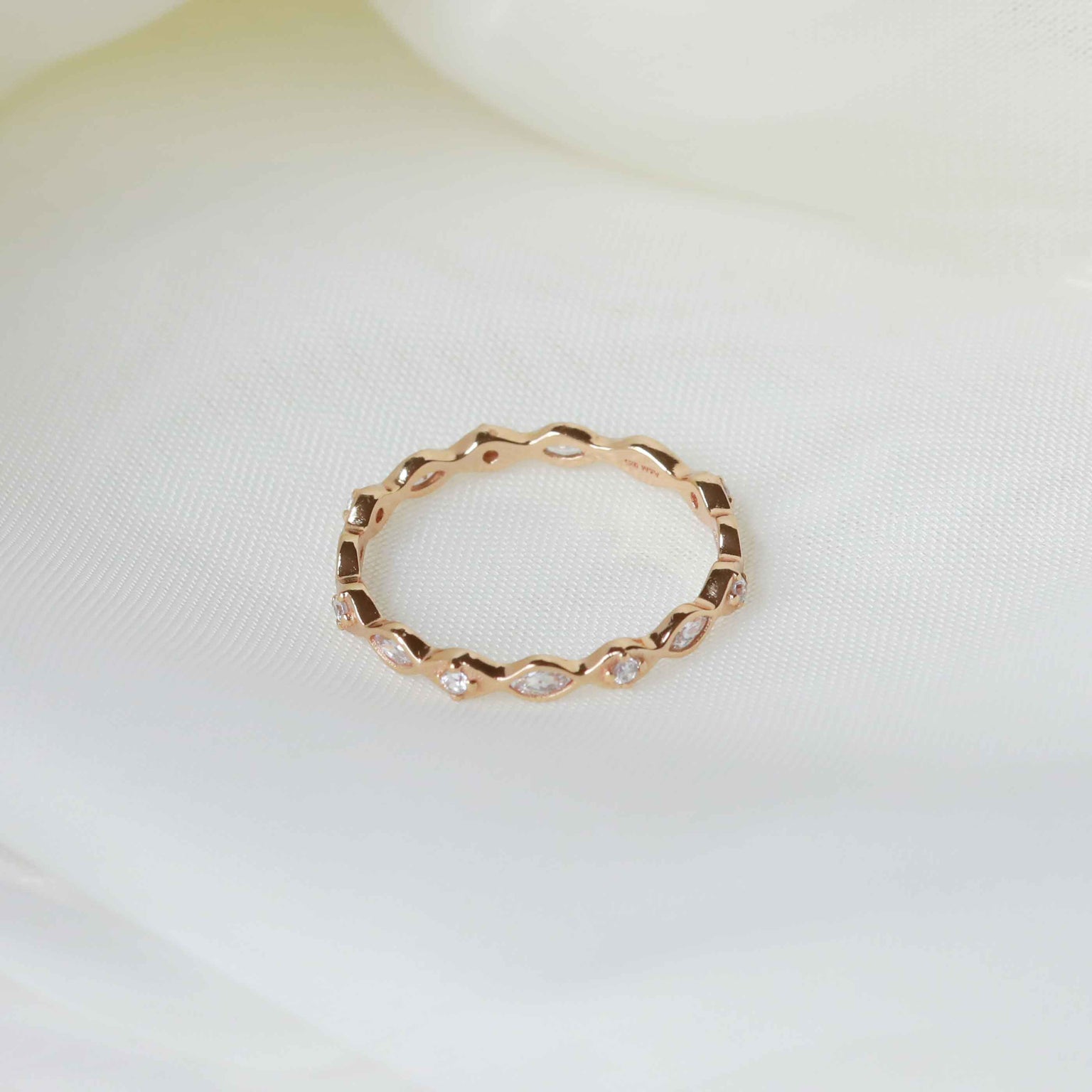 Navette-Crystal-Band-Ring-Sgold_flatlay