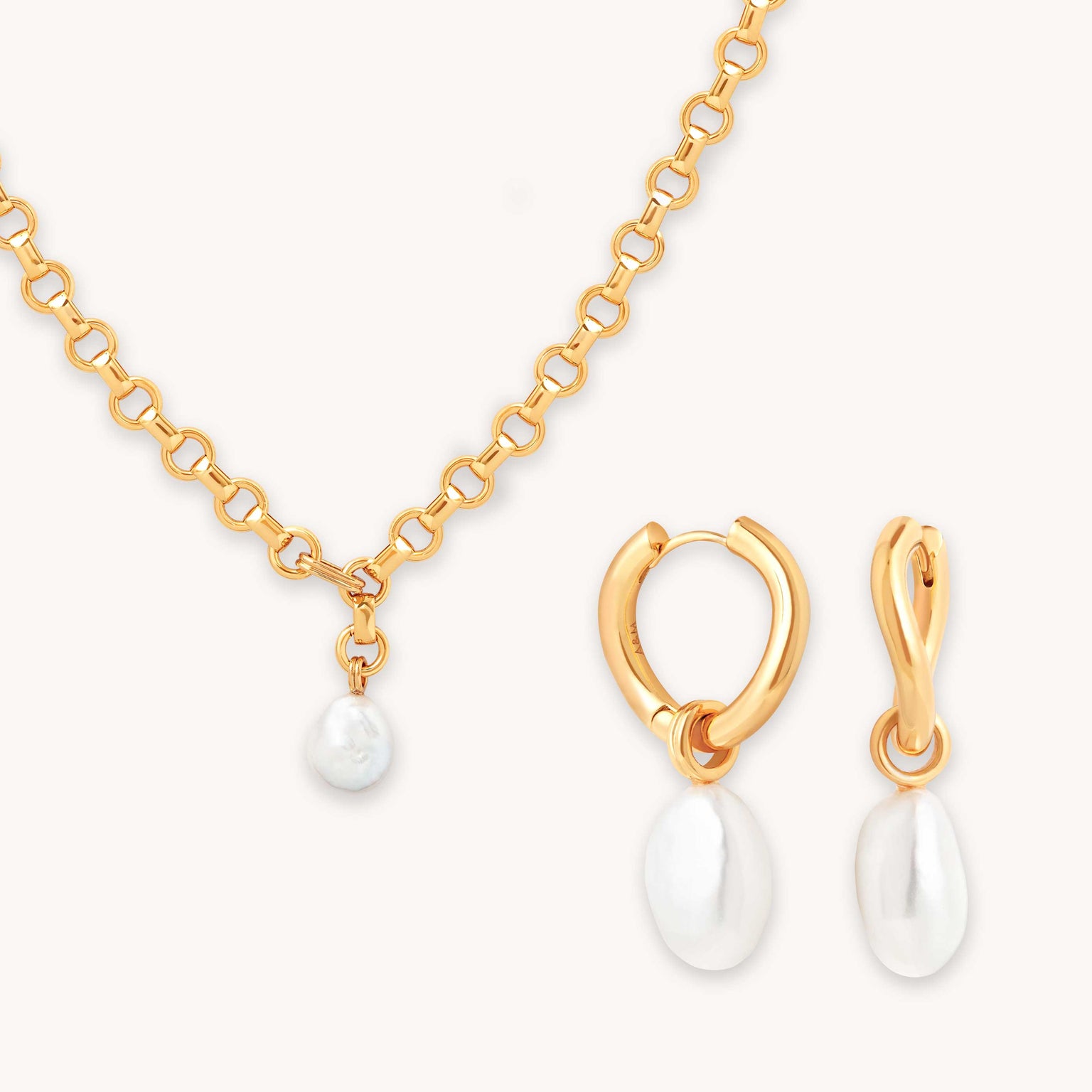 OPULENT STACKING SET IN GOLD cut out