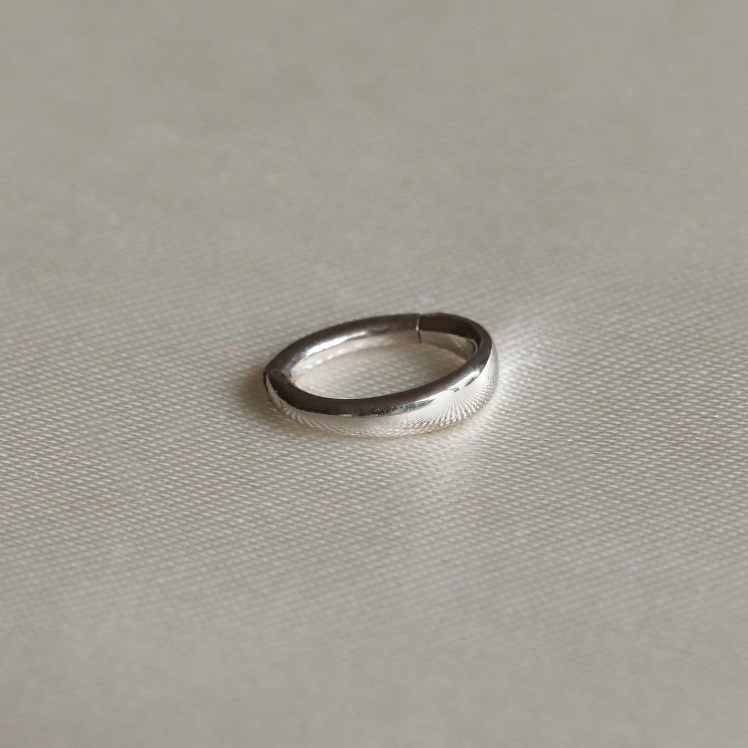 Solid White Gold Graduated Rook Hoop