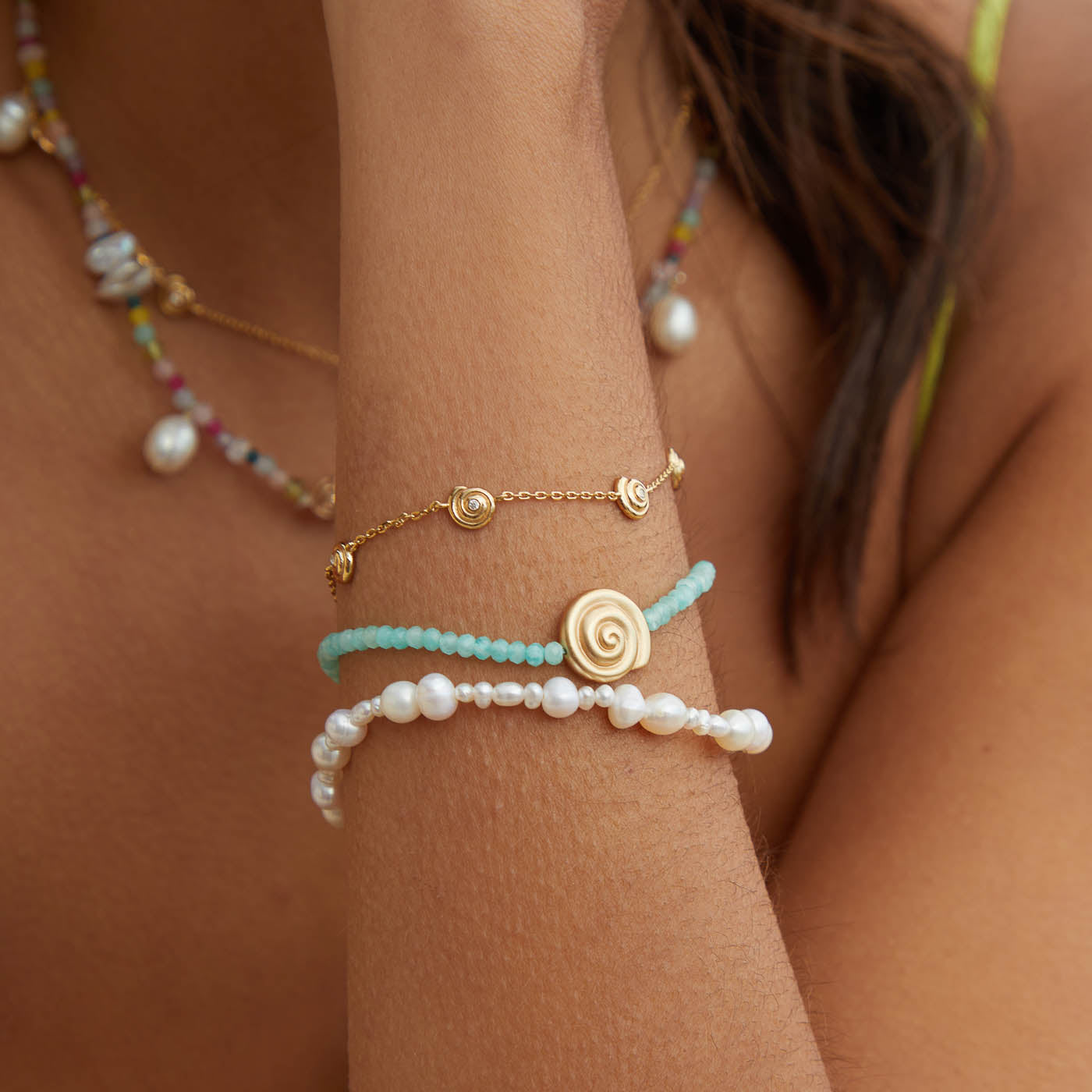 Amazonite Shell Charm Bracelet in Gold