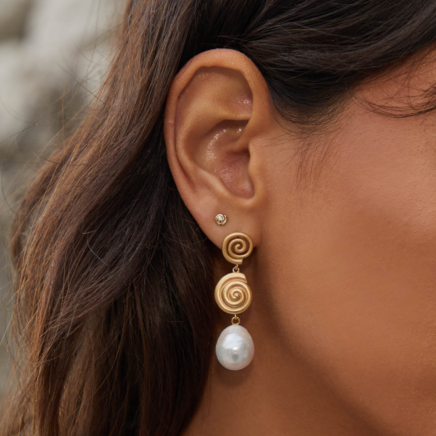 Shell Crystal Stud Earrings in Gold