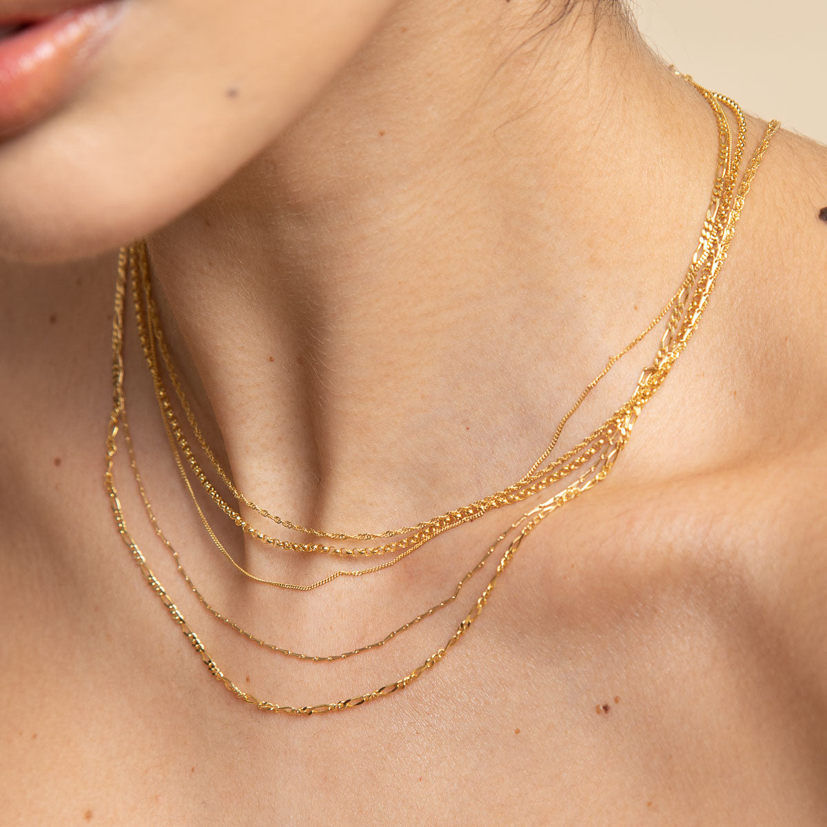 Gold Necklaces - Marylebone Chain Necklace in Solid Gold - - Astrid &amp; Miyu