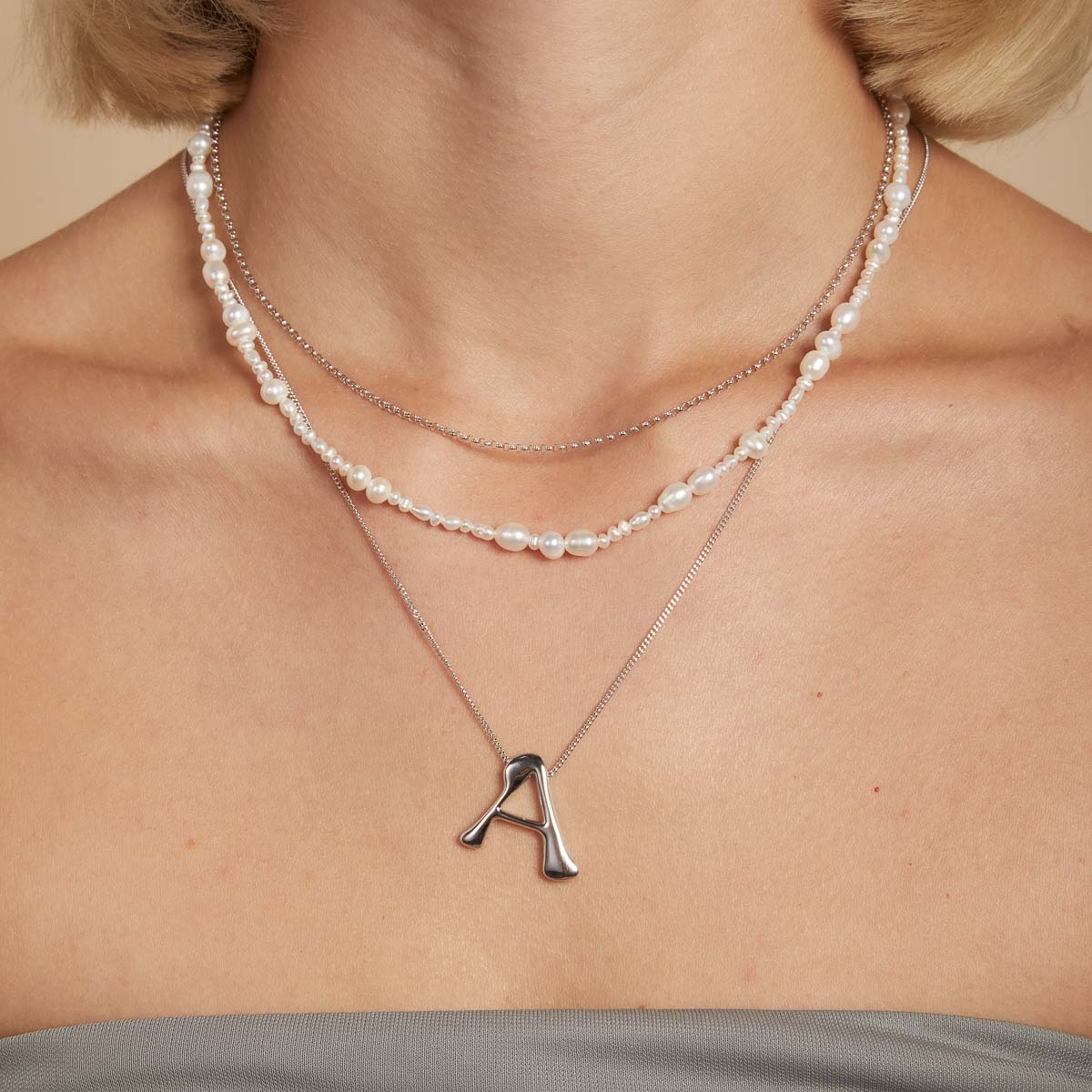 A Initial Bold Pendant Necklace in Silver