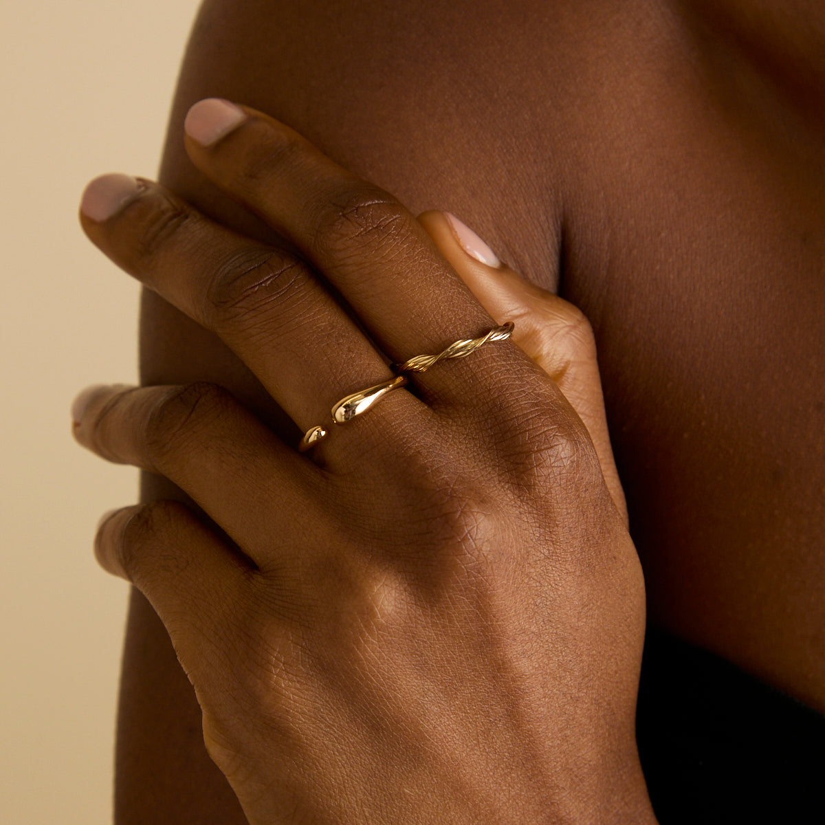 Twist Band Ring in Gold