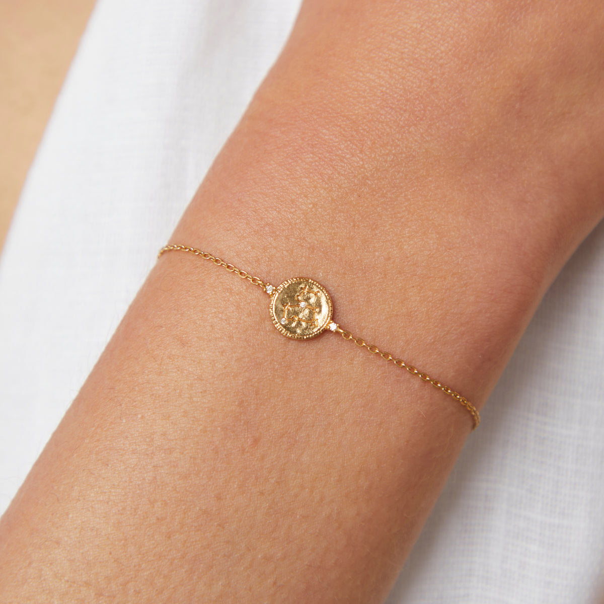 Leo Zodiac Bracelet in Gold