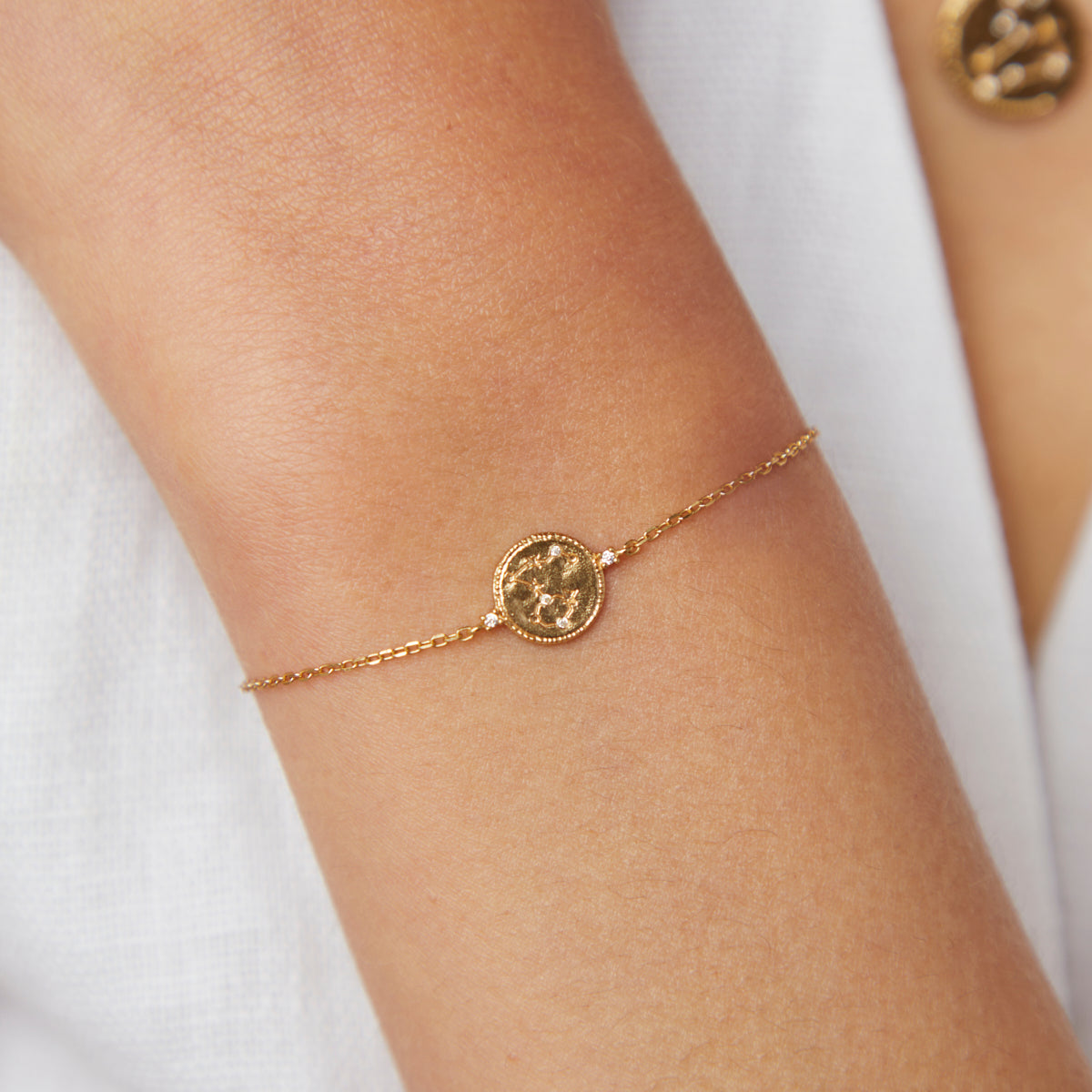 Pisces Zodiac Bracelet in Gold