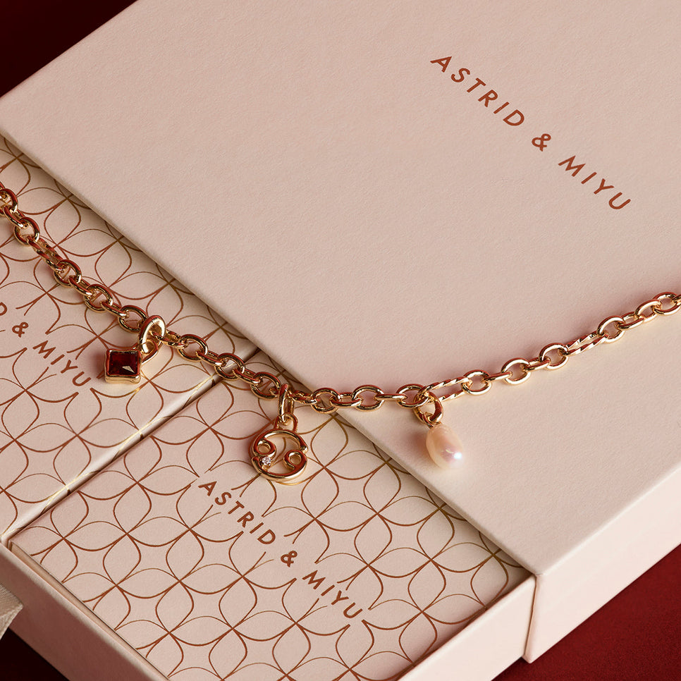 Bold Bracelet Charming Gift Set in Gold