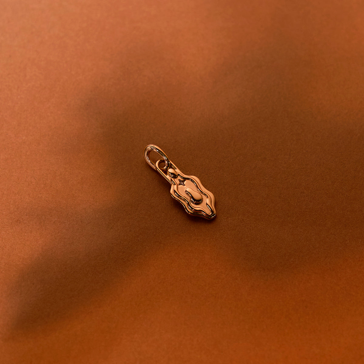 A&M x Hertility Vulva Charm in Gold