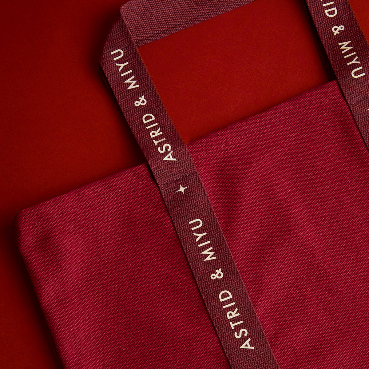 Astrid & Miyu Tote Bag in Red-Astrid &amp; Miyu