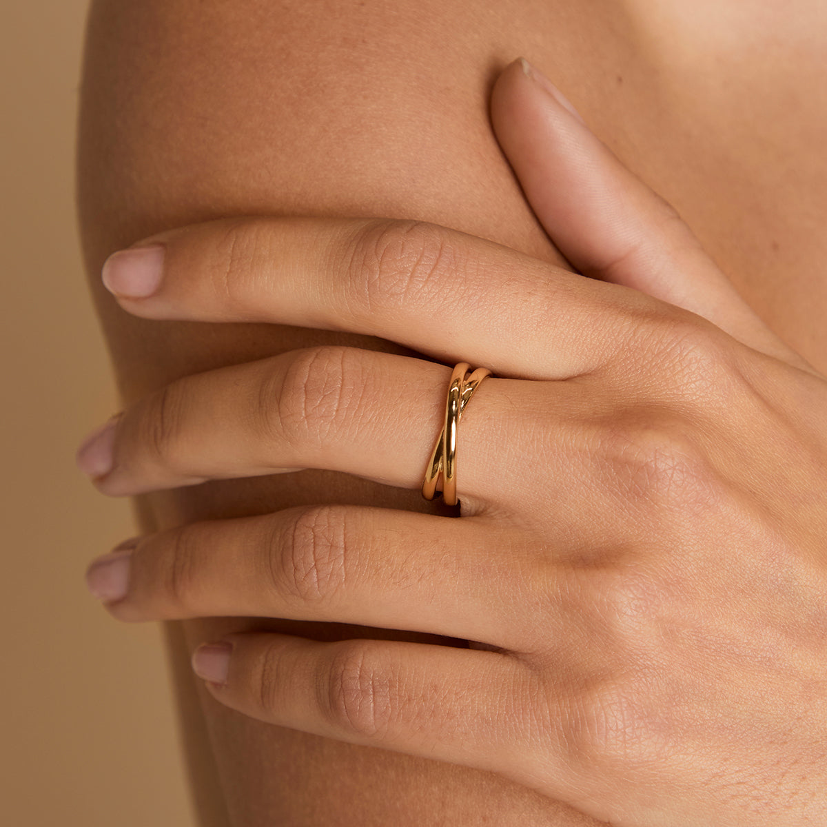 Crossover Illusion Band Ring in Gold