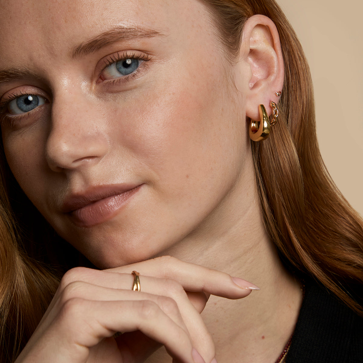 Saddle Medium Hoops in Gold-Astrid &amp; Miyu