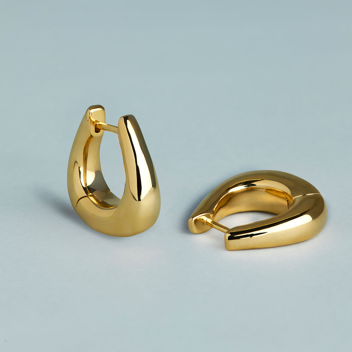 Saddle Medium Hoops in Gold-Astrid &amp; Miyu