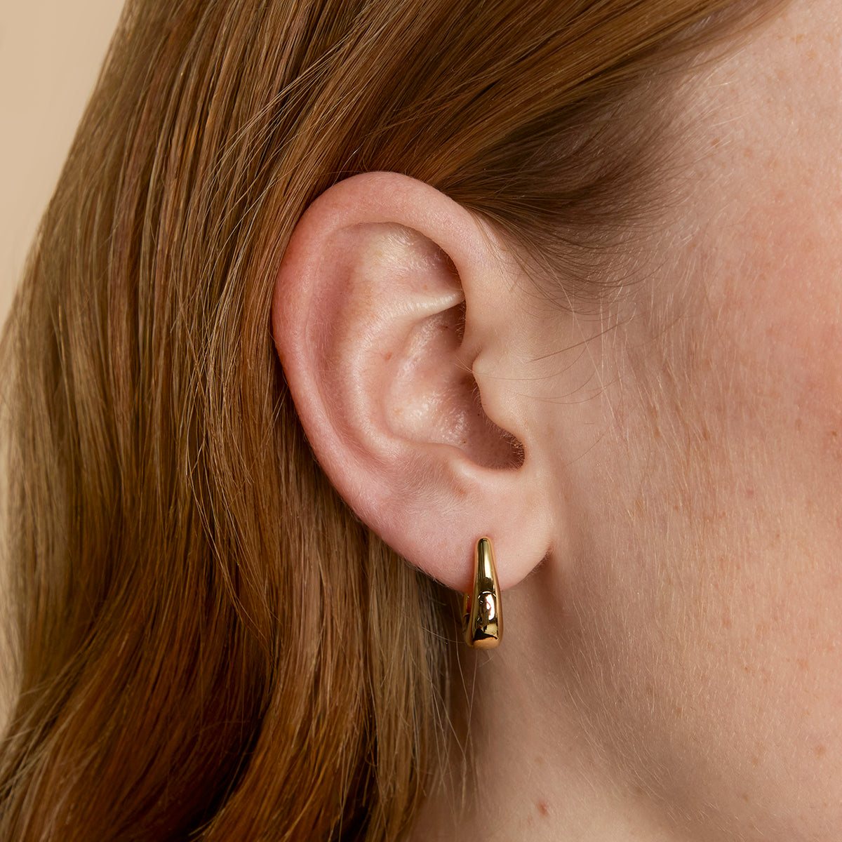 Saddle Small Hoops in Gold-Astrid &amp; Miyu