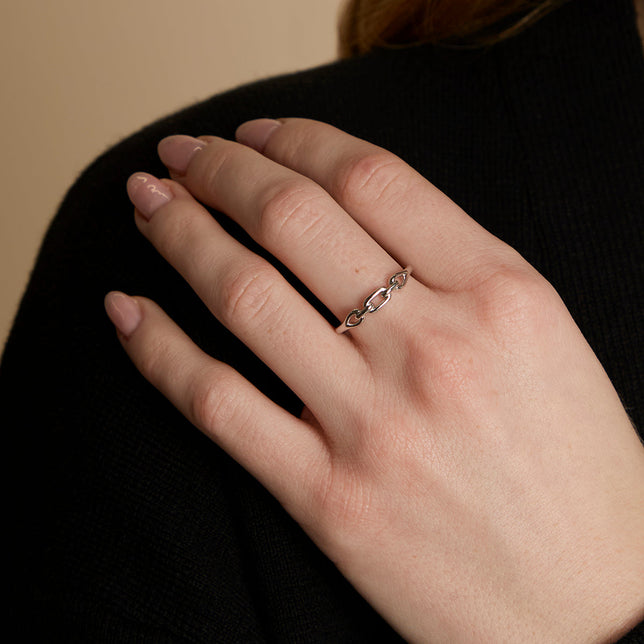 Hardware Link Ring in Silver-Astrid &amp; Miyu