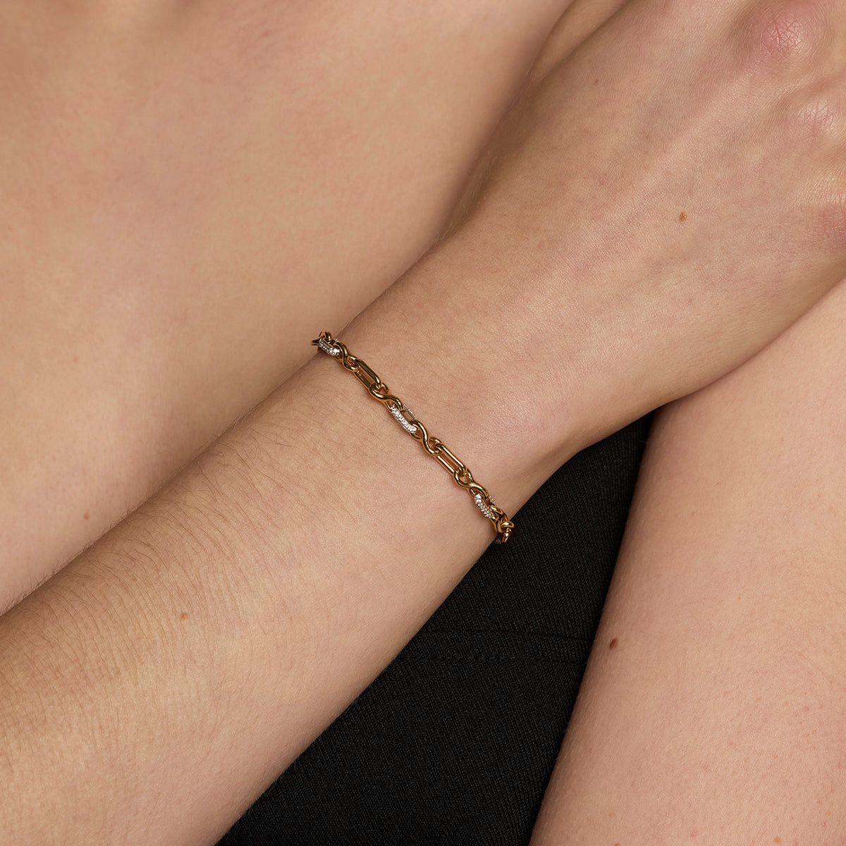 Pavé Chain Link Bracelet in Gold
