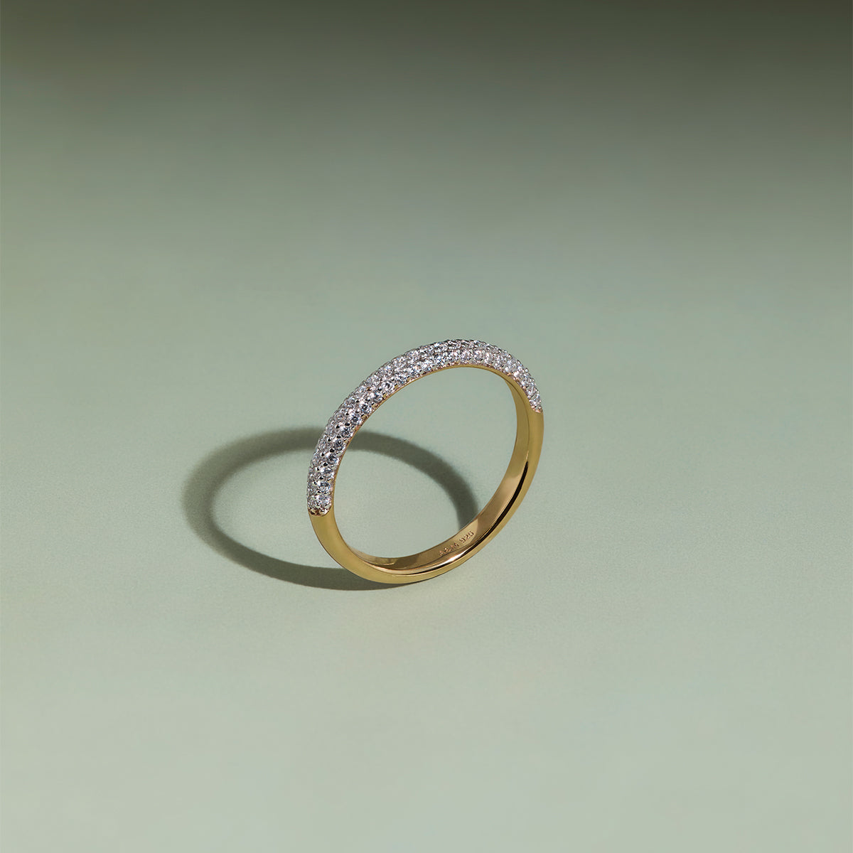 Pavé Essential Band Ring in Gold