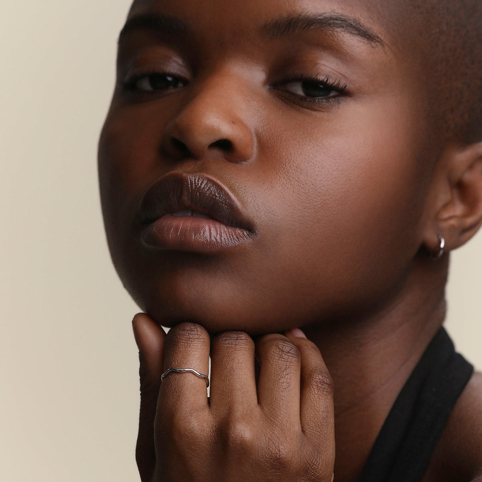 Scalloped Band Ring in Solid White Gold-Astrid &amp; Miyu