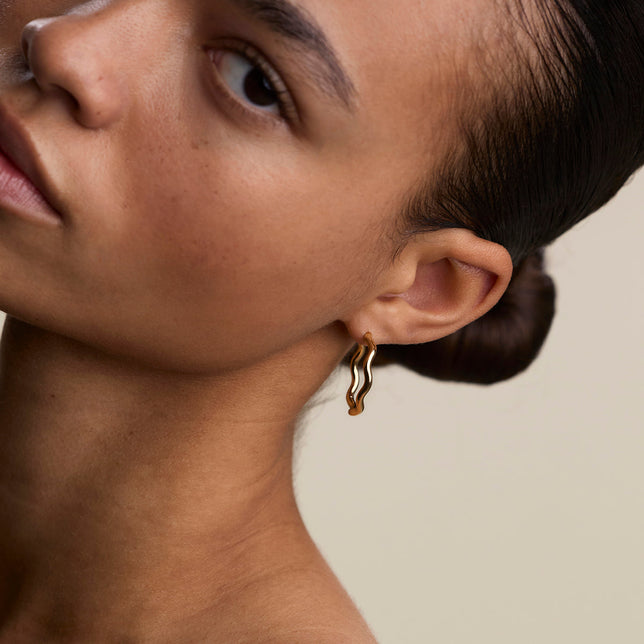 Scalloped Large Hoops in Gold-Astrid & Miyu