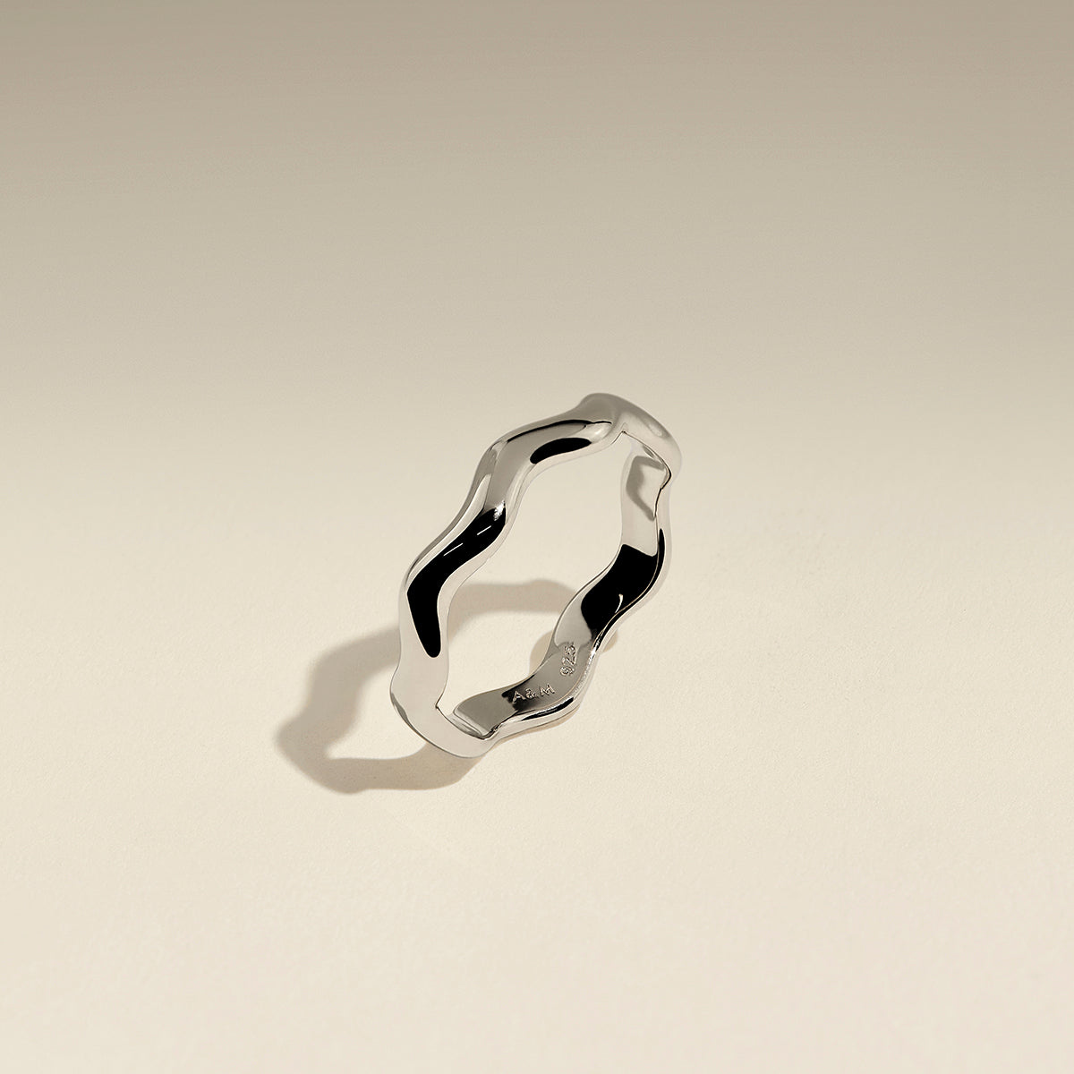 Scalloped Band Ring in Silver-Astrid &amp; Miyu