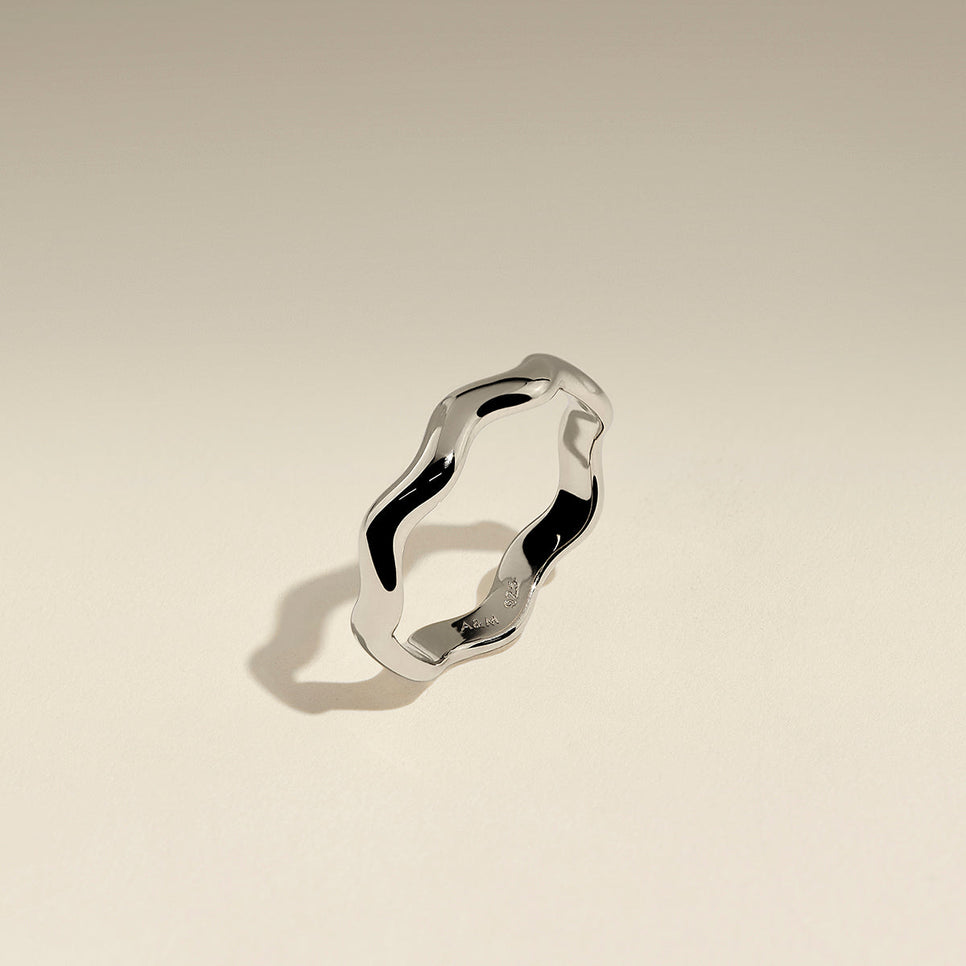 Scalloped Band Ring in Silver-Astrid &amp; Miyu