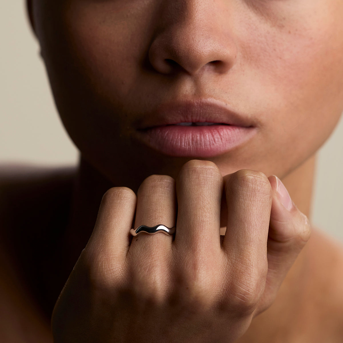 Scalloped Band Ring in Silver-Astrid &amp; Miyu