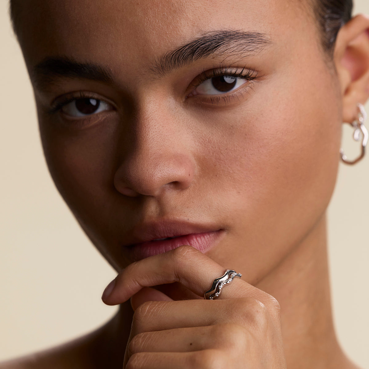 Scalloped Crystal Band Ring in Silver-Astrid &amp; Miyu