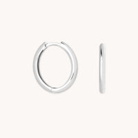 Core Collection SS23 - Essential Medium Hoops in Silver - Hoop Earrings - Astrid &amp; Miyu